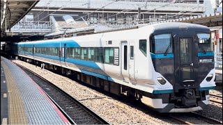 E257系2500番台ｵｵNC-34編成が特急あかぎ6号新宿行きの返却回送電車として警笛を鳴らして大宮駅10番線を発車するシーン（回4019M）2023.4.28