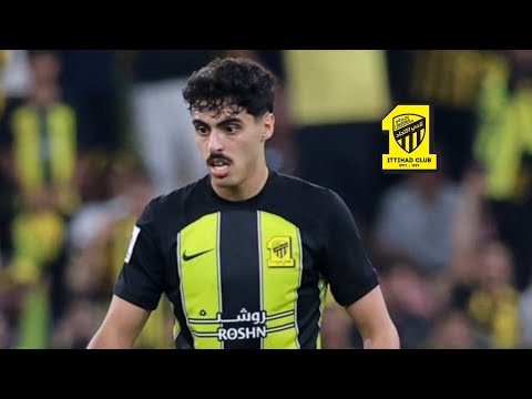 مدافع الاتحاد سعد ال موسى في مباراة الوحدة