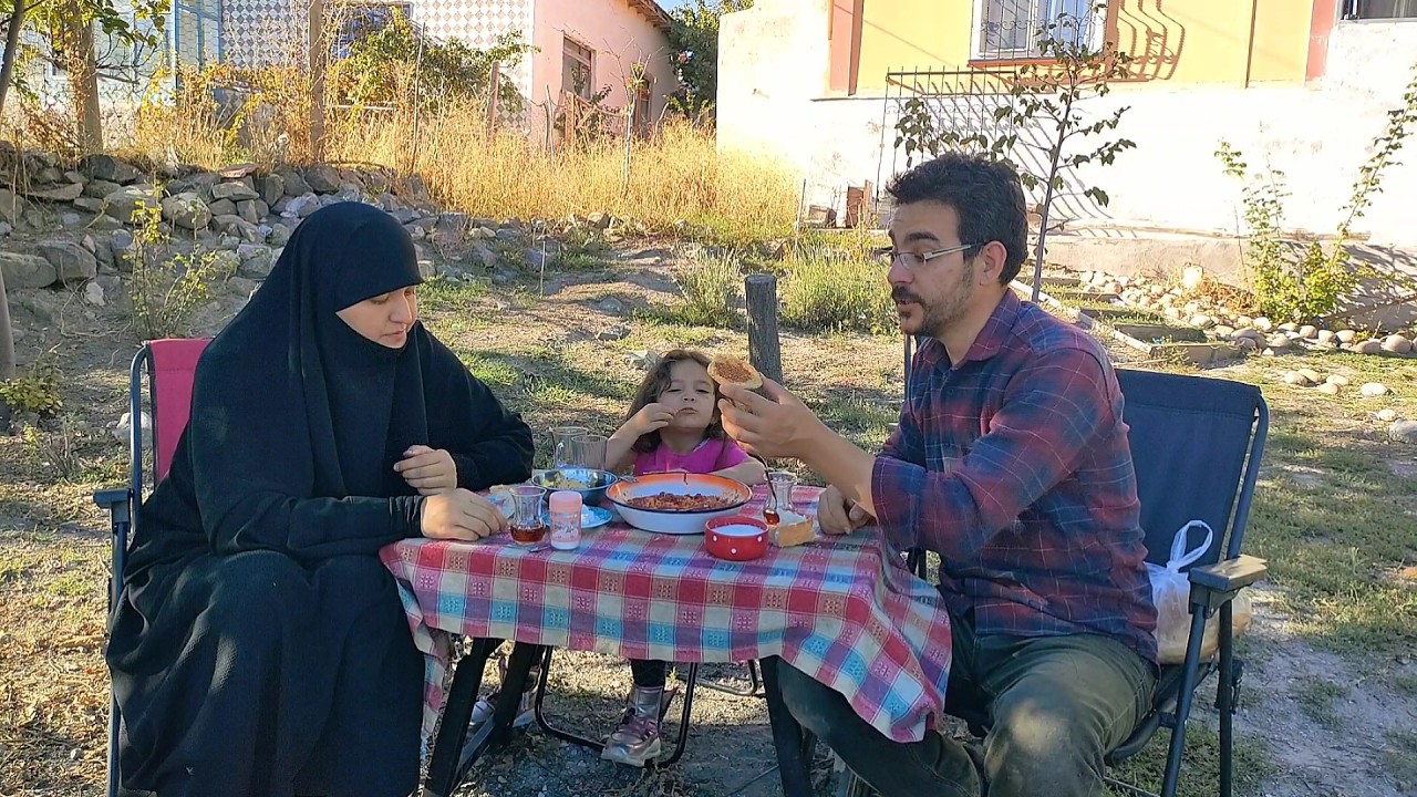 Köy evimizin bahçesinde semaver ve menemen keyfi - #bahçeişleri #köyevi