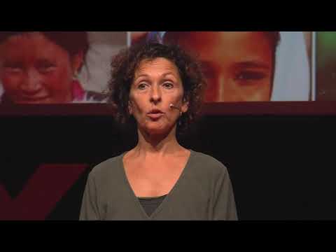 Accueil des migrants, une occasion de se reconnecter à son humanité | Corinne Pontet | TEDxRoanne
