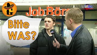 Arbeitslosigkeit verstehen – Straßeninterview mit Wulf Assols | Freitag Nacht News
