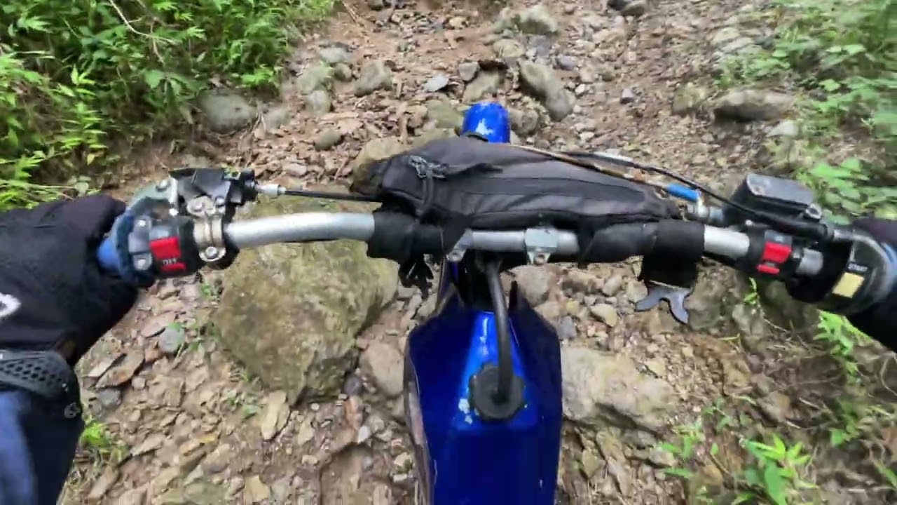 Jalur tanjakan pendek dengan batu batu kapur #automobile #scross #enduro #ts125x #offroad #cahtril 