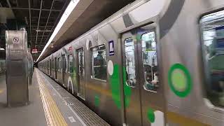 大阪メトロ中央線30000A型(緑)車両　本町駅