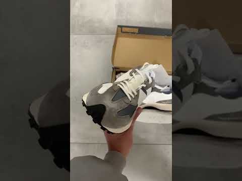 New Balance 327