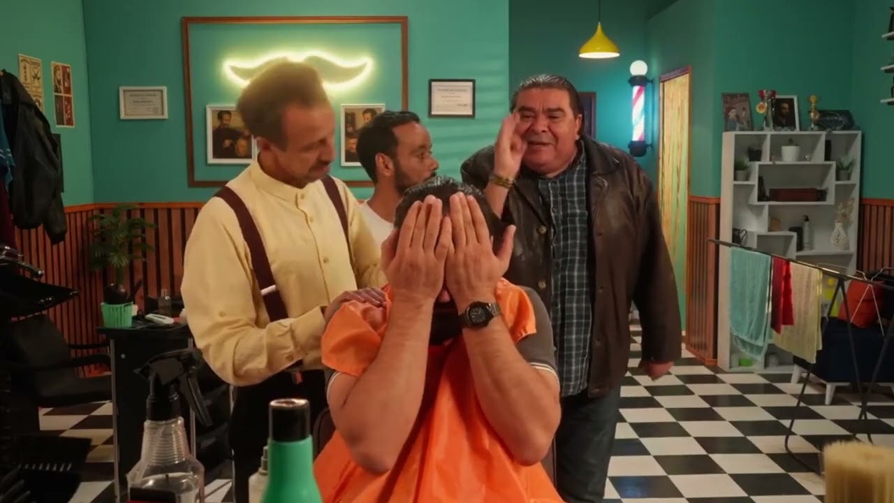 يا نذل! جاي تسرق في حومة سي عيّاد؟ والله إلا ما نذلك ونمرمدك… يا سارق  😡