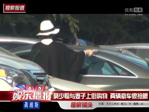 莫少聰與妻子上街購物 兩輛豪車很搶眼