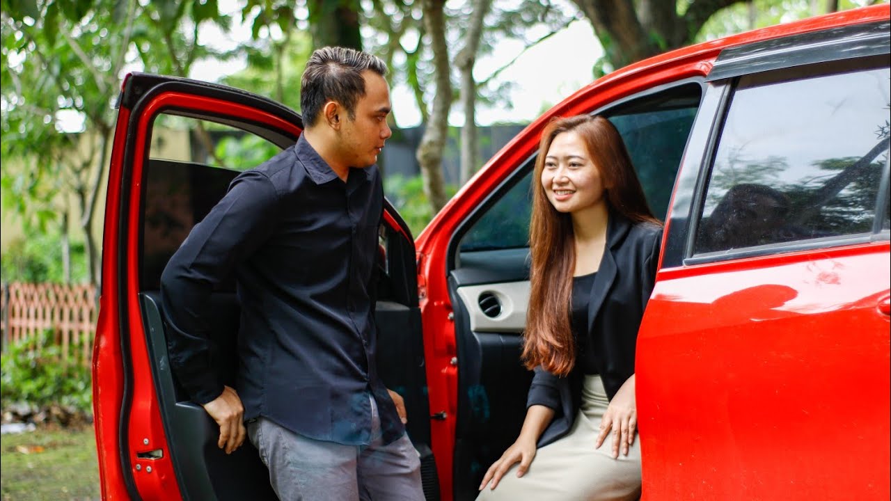 CEO CANTIK DIHINA MANTAN PACAR DIKIRA MENIKAH DENGAN SOPIR MISKIN! TAK LAMA DIA TERTUNDUK MALU !! 