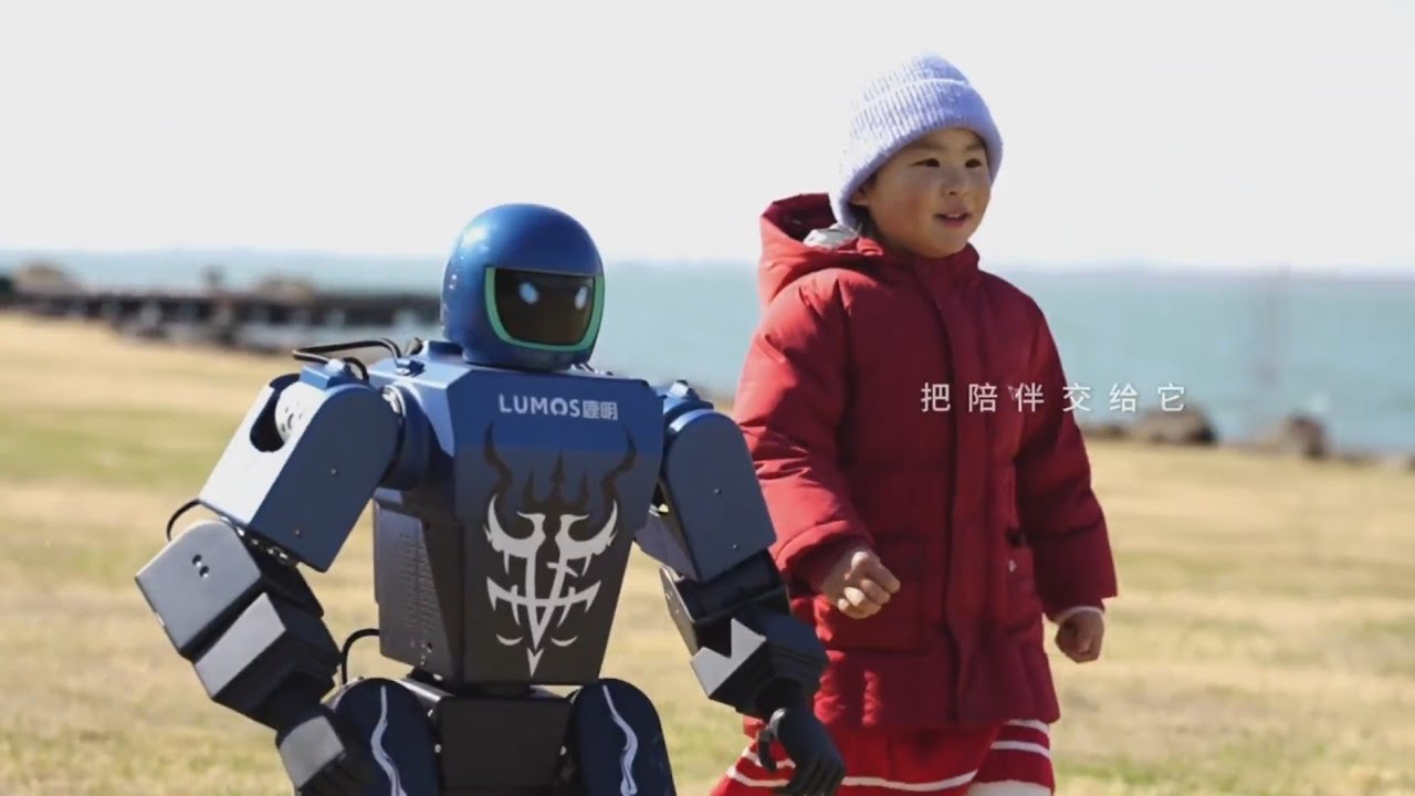 Robot Kecil Ini Jadi Sahabat Bocah di Taman! Gemas Banget Sampai Pengen Peluk 🤖❤️