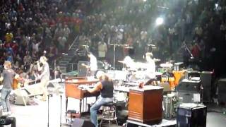 Video thumbnail of "Pearl Jam - Yellow Ledbetter (Live @ Montreal 2011)"