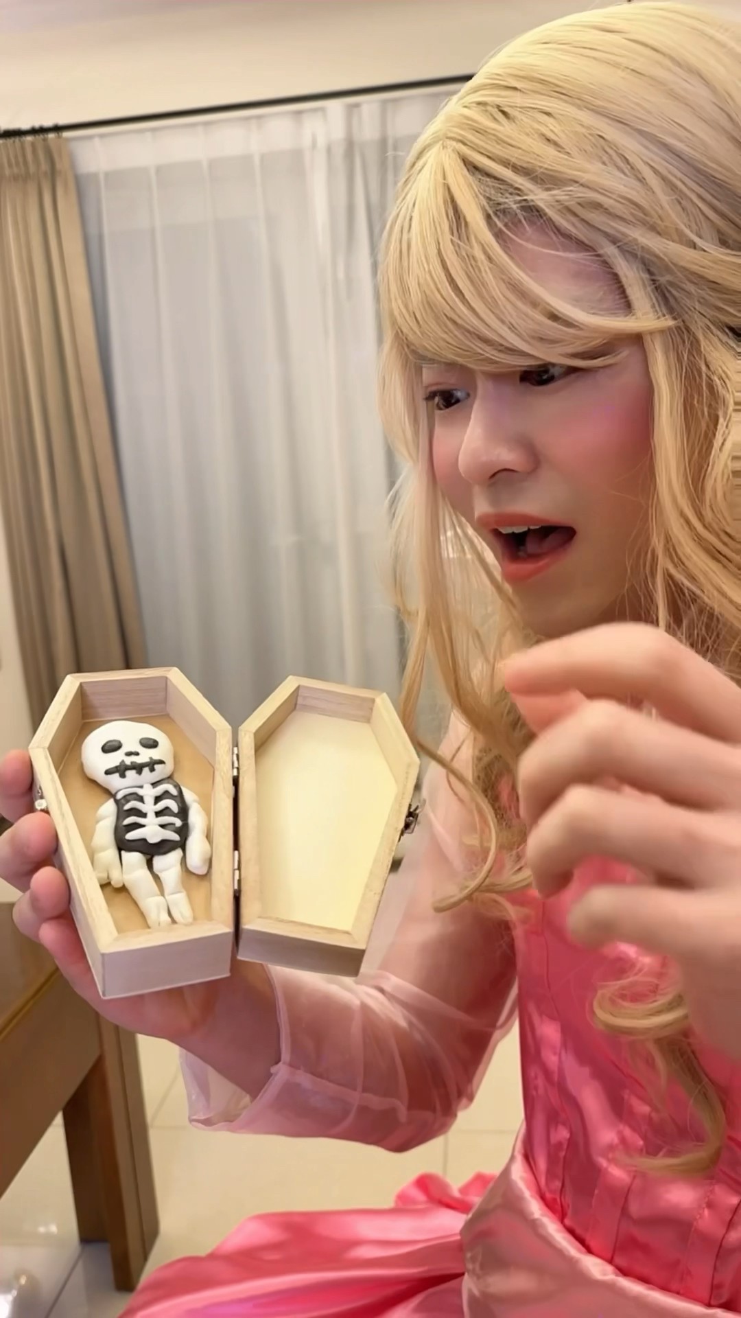 CORRUGATED CARDBOARD DOOR WITH CONFECTIONERY！#halloween #asmr