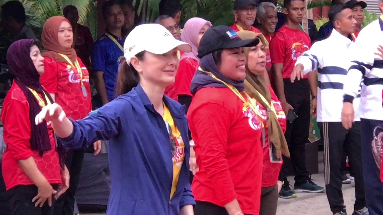 Raja Permaisuri perak Tuanku zara  serikan acara funrun water park bukit merah laketown resort 2020