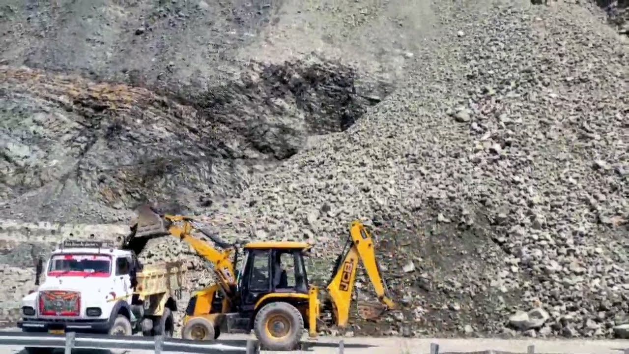 ramban-jammu-srinagar-national-highway-blocked-due-to-massive