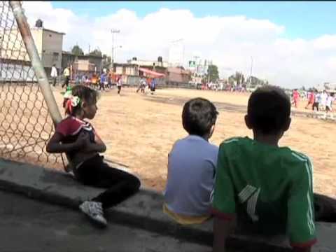 Ciudad Neza tiene en el futbol su gran distracciÃ³n. Lo juegan y lo siguen, se entregan y han soportado cabalmente cuando los equipos profesionales los abandonan. Uno de los lugares mÃ¡s poblados del paÃ­s vive con pasiÃ³n el juego pero ya no estÃ¡ dispuesto al desdÃ©n.