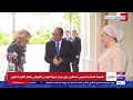 عاجل السيدة انتصار السيسي تستقبل جيل بايدن قرينة الرئيس الأمريكي بمطار القاهرة الدولي 