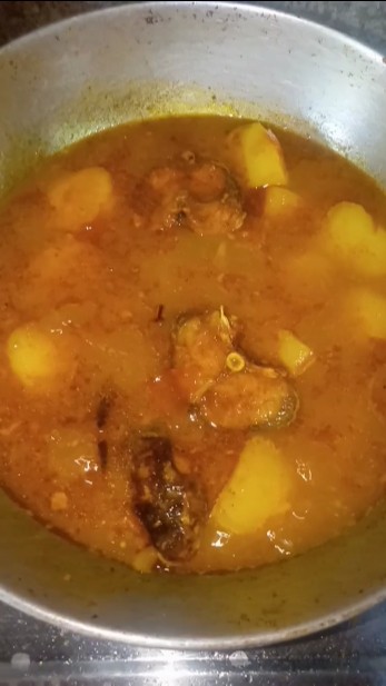 আলু দিয়ে রুই মাছের পাতলা ঝোল রেসিপি 🐟🐟 fish curry / rui mach # bengali ...