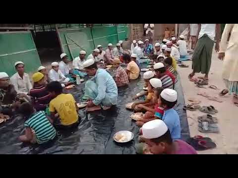 بواسطہ امہ Ummah Welfare Foundation روھگیا کیمپ کے جامعہ امام مسلم میں روزہ داروں کیلیے افطار پروگرا
