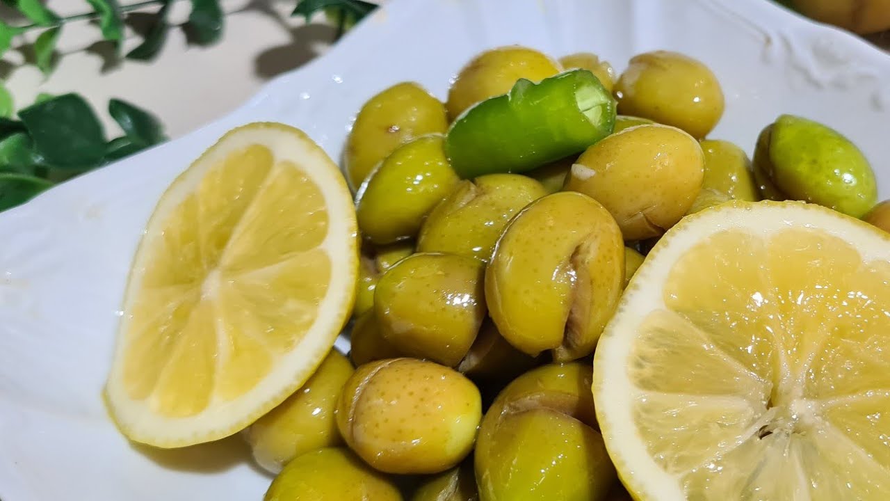 كبس او( تخليل) الزيتون الأخضر عالطريقة السورية ببساطة وسرعة ونتيجة طبق زيتون شهي يزين سفرتكم