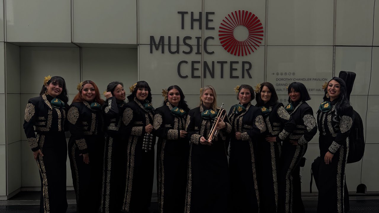 Mariachi Divas de Cindy Shea & Ballet Folklorico LA - 66th Annual Holiday Celebration - 12-24-25