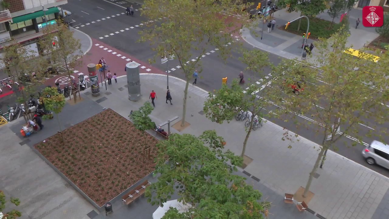 barcelona catalonia plaza hotel La plaça del Centre s'il·lumina amb energia solar