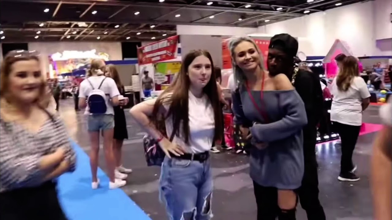 Tobi Hugging Talia Mar YouTube tobi-hugging-talia-mar-youtube