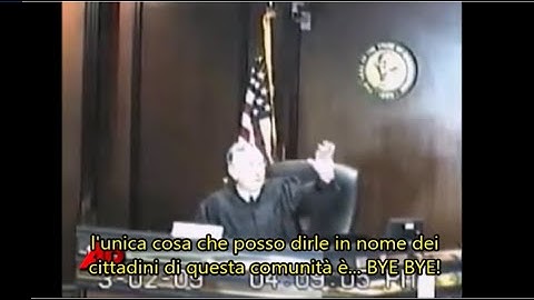 Killer provoca il giudice. Condannato a 120 anni di carcere e salutato con un impagabile "bye bye"