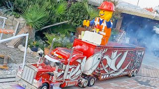 Giant Models Peterbilt and Giant Lego Minifigure transport 02