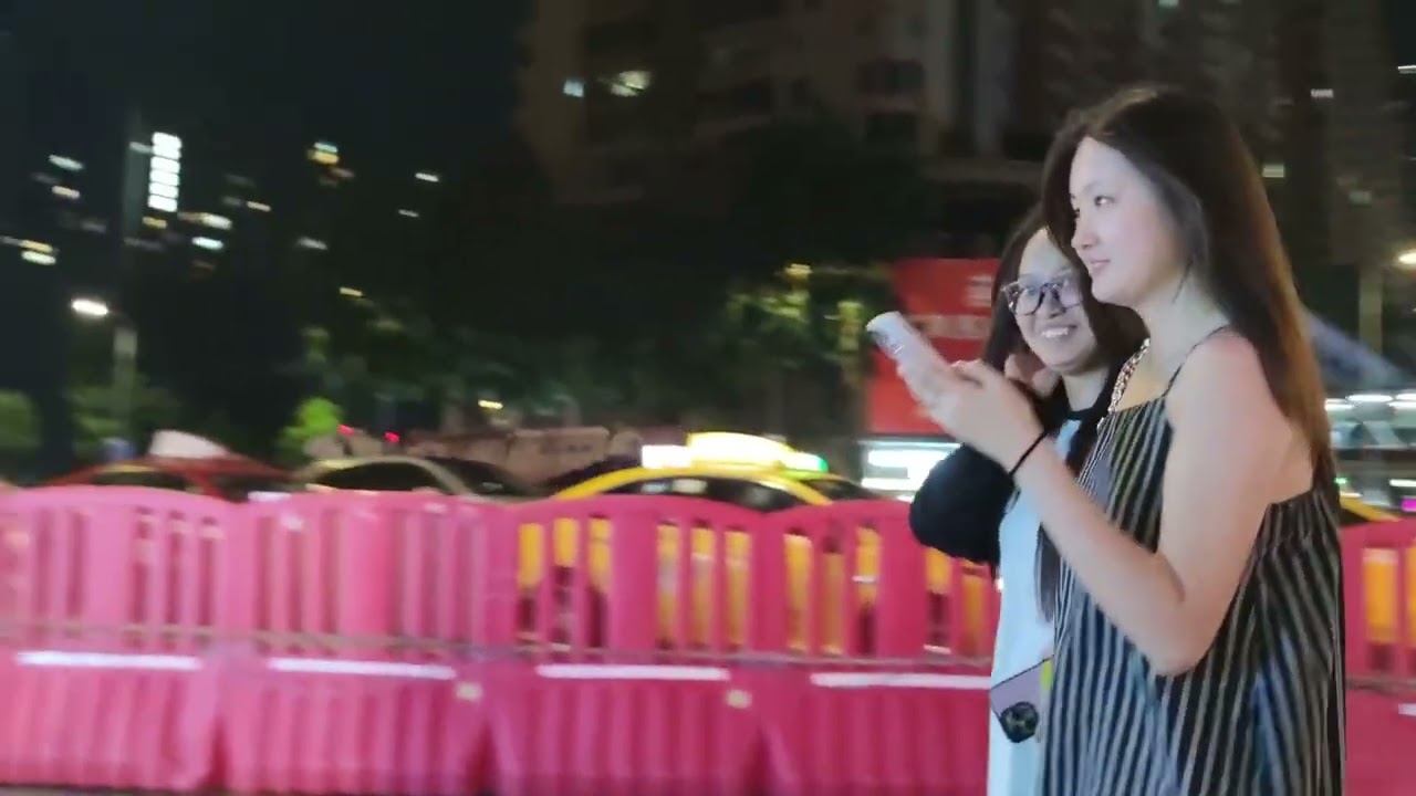 夜深了，这条街开始不对劲Late Night on This Street… Something’s Offl 