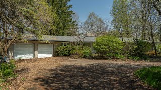 An Unsettling Look At The Horrific Condition Of This ABANDONED Millionaire's 1960's Dream Home