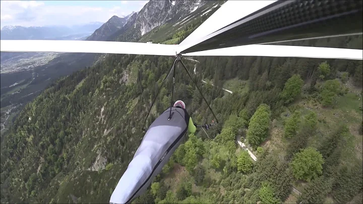 with Atos Hangglider in violent turbulence in Gnad...