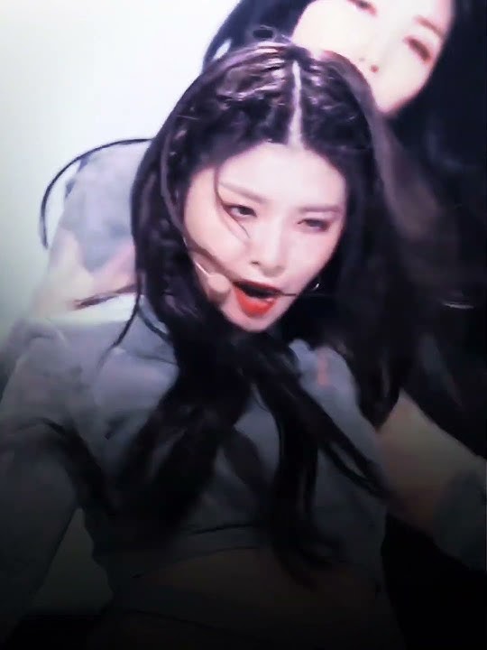 Yiren ✗ Wine PonYou x Little Dark Age「 E D I T 」#shorts #edit #yiren #everglow #mave #zena #kwangya