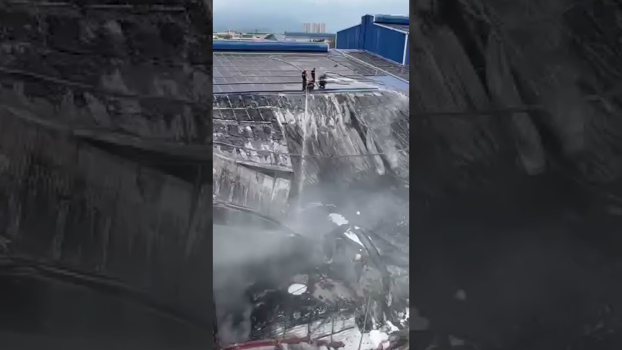 Cháy dữ dội tại Khu công nghiệp Hòa Khánh ở Đà Nẵng