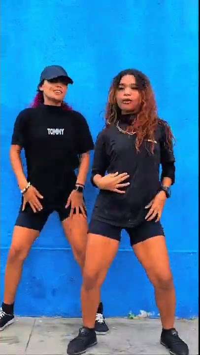 Vai mostrar o peitin pra mim, empina esse rabetão tik tok