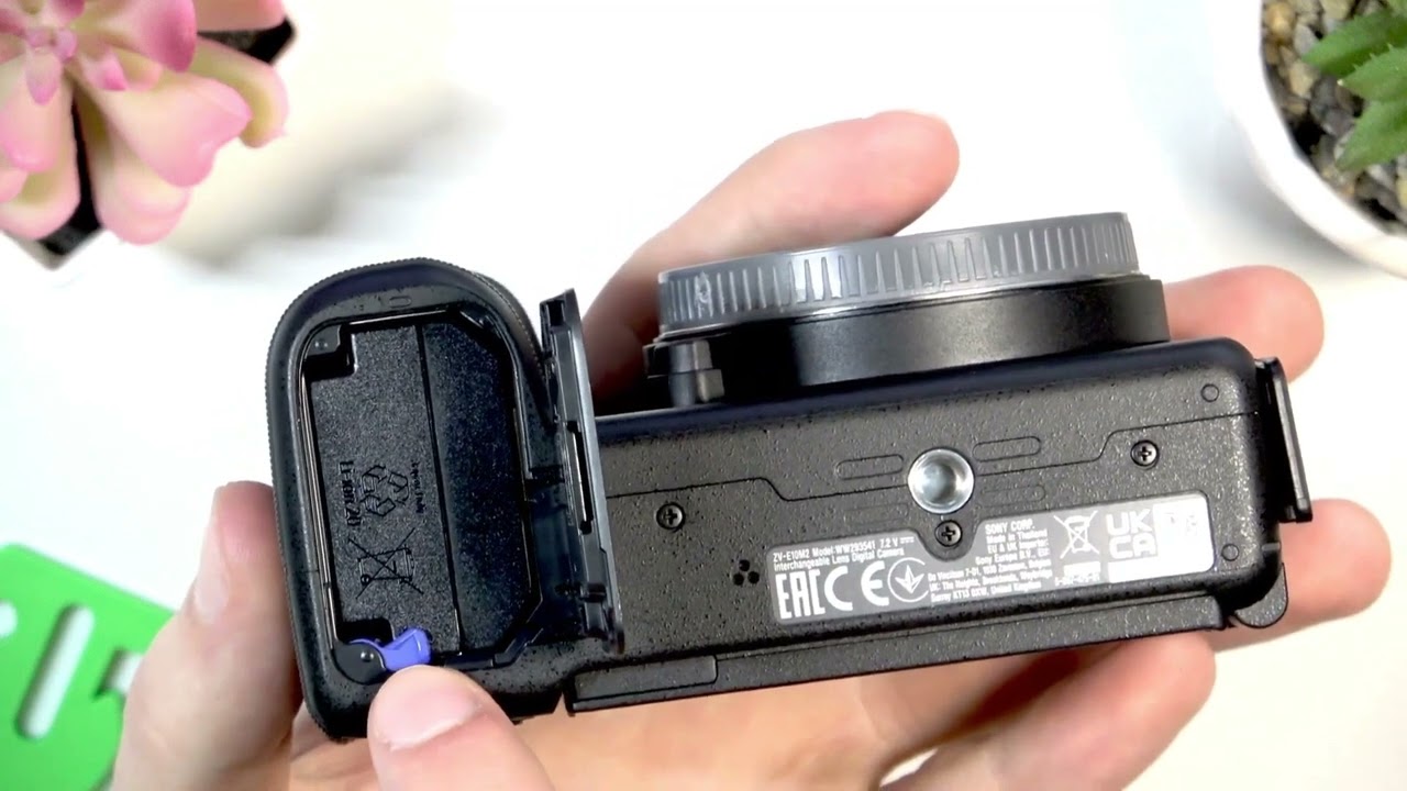 SONY ZV-E10 II – バッテリー（NP-FZ100）の取り外し方 - YouTube