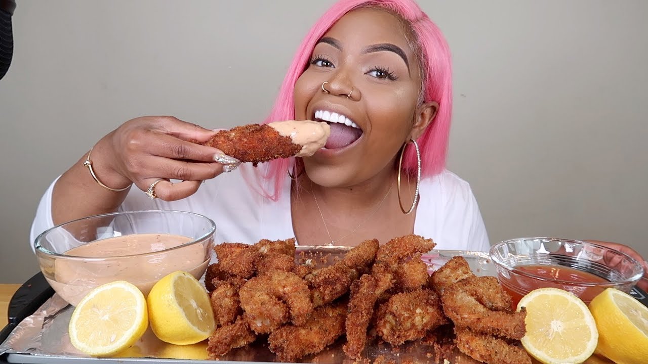 DEEP FRIED PRAWNS, KING CRAB LEG, AND LOBSTER MUKBANG/ SEAFOOD BOIL W/ QuttieQue Sauce