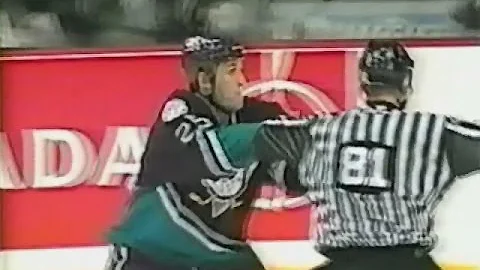 Kevin Sawyer runs Mike Vernon & fights Robyn Regehr, Denny Lambert vs Jarome Iginla