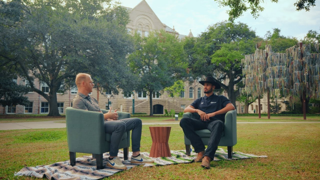 Загляните в One Rail: переосмысленный дом середины века для выпускников Тулейнского университета