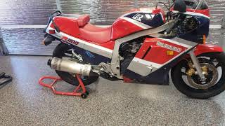 1986 Suzuki GSXR 1100 - showroom condition