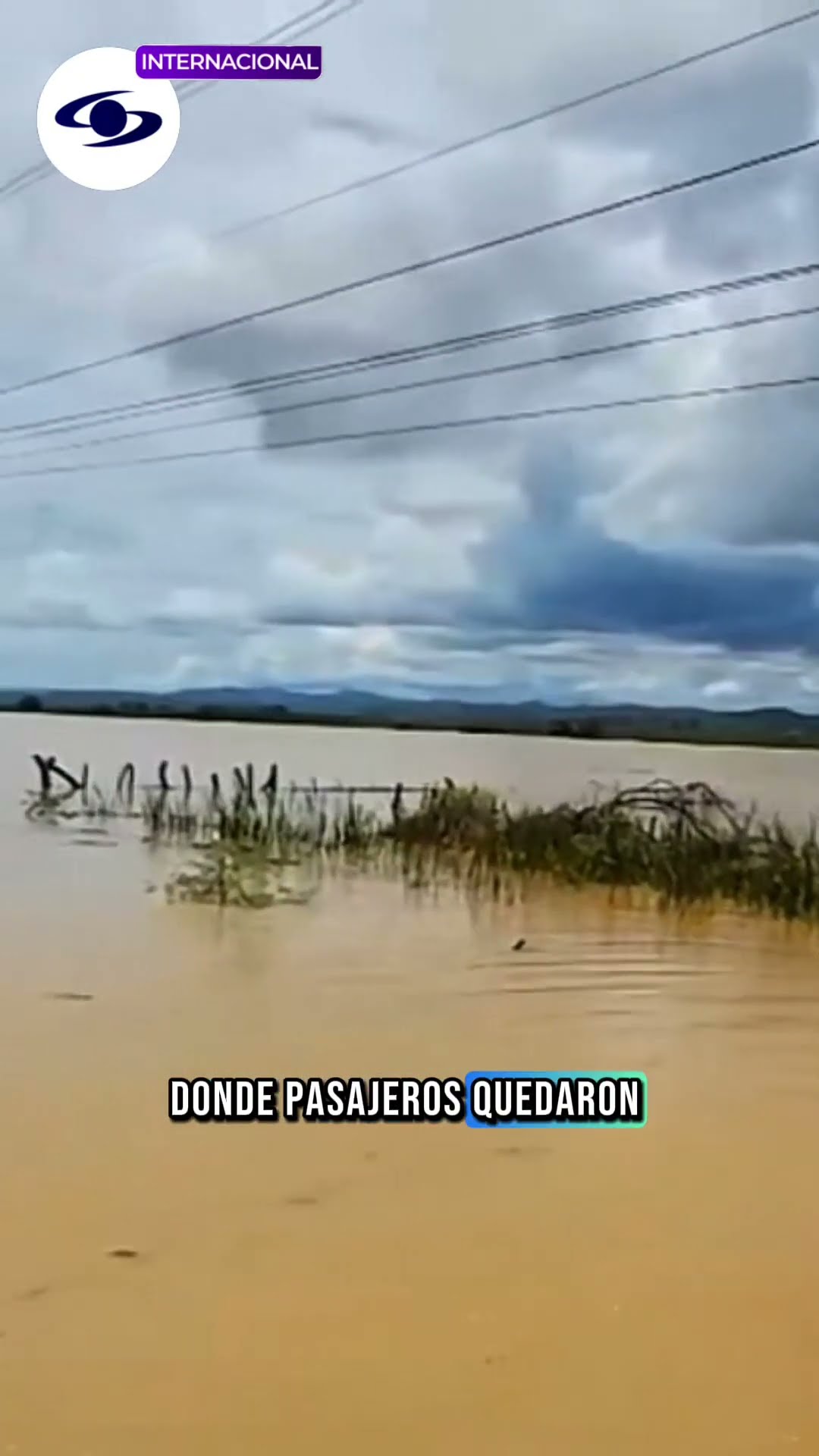 Desborde de río inundó vías en Tumbes, Perú