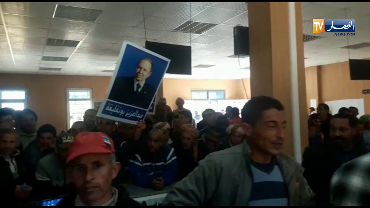 مستغانم: تدافع مئات المواطنين بالحالة المدنية لملأ الإستمارات لصالح المترشح الحر بوتفليقة لمساندته