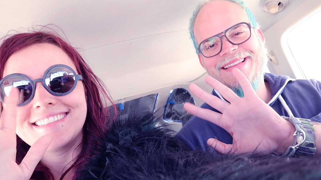 Met een privé vliegtuig vertrekken uit Burning Man | Vloggloss 665