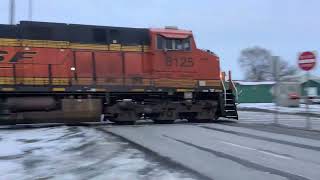 BNSF 8125 leads Eastbound Z-PTLCHC.