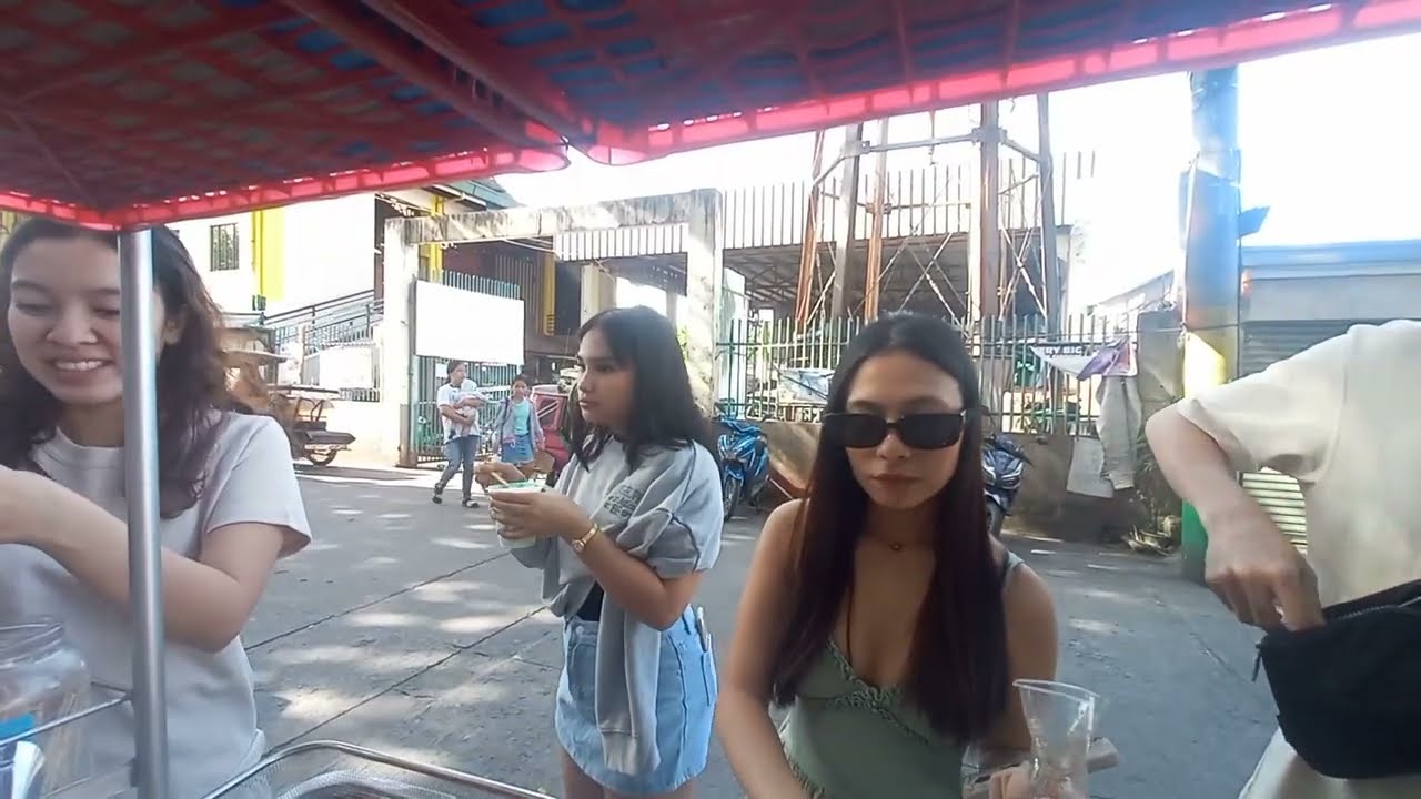 Family banding nila sa street food dito lang yan sa Dolores Quezon Province Streetfoodvlog...