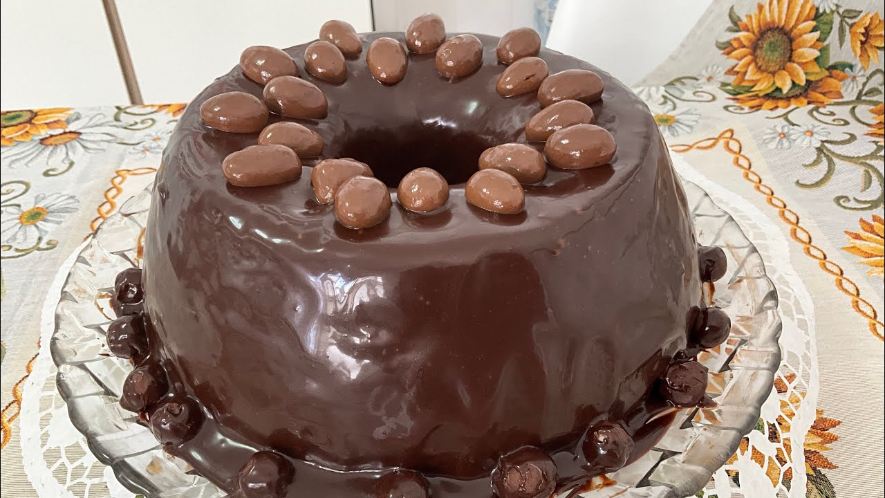 Bolo de Chocolate muito Fofinho e Molhadinho Desfaz na Boca