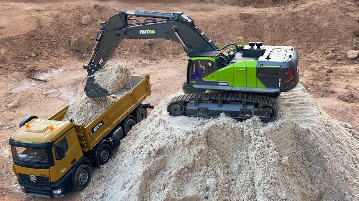 R C excavator and r c truck digs sand and carries sand #excavator #truck #bulldozer