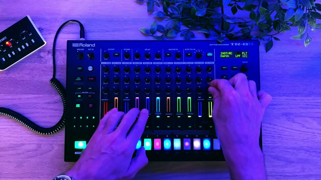 Hypnotic Techno live track « Message » | Dawless jam with Roland TR-8S | 132 BPM