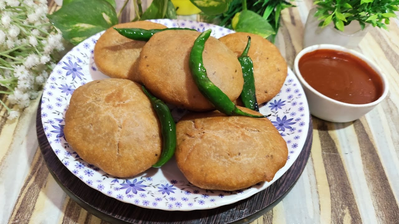 एक कचौड़ी खाओगे तो रुक नहीं पाओगे 😋 | Spicy Matar Kachori Recipe at Home