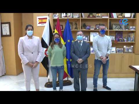 El Presidente de la Ciudad recibe a Isa Contreras