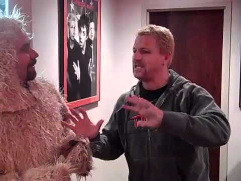 TNA Wrestler Jeff Jarrett helps Dave "The Dog Man"...
