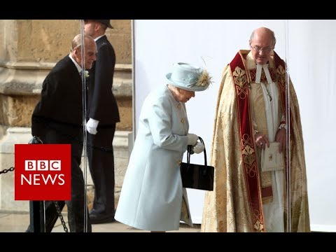 Royal wedding:  the Queen arrives- BBC News