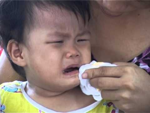 cách vệ sinh răng miệng cho trẻ sơ sinh tại Kemtrinam.vn